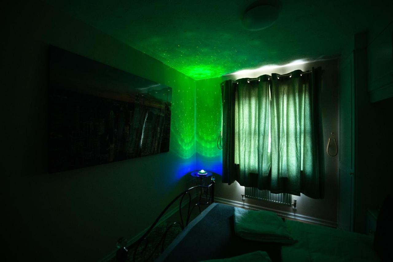 Escape The Matrix - 2 Bed Flat In City Centre With Free Parking Southampton Eksteriør billede
